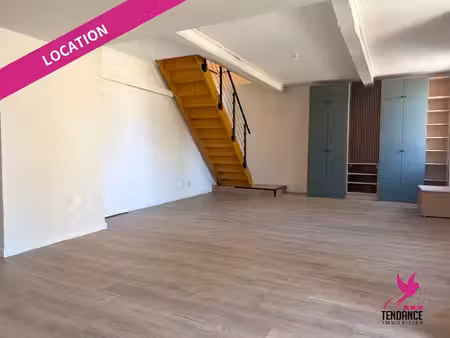 maison 6 pièces avec cour et grand atelier au cœur de larra.