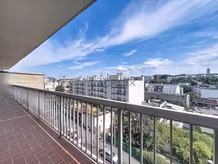 centre ville  appartement 2 pièces avec balcon au dernier ét