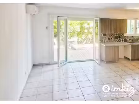 t2 rez de jardin+ terrasse + jardin + garage