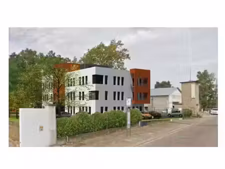 location local d’activités chassieu 69680 380m²