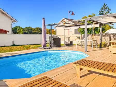 a seulement 7 minutes de genlis  longchamp  belle maison spacieuse de 148 m² avec deux gar