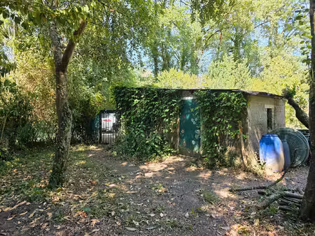 terrain d'agrément avec garage