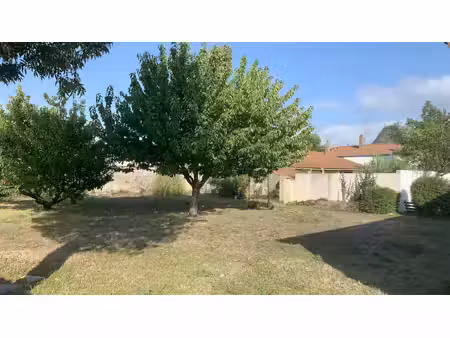 terrain constructible de 651 m² bourgneuf avec garage