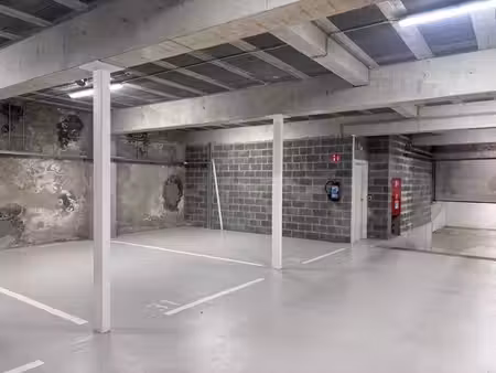 av. molière 113-115 - emplacement de parking