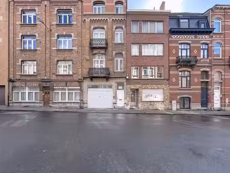 rare à schaerbeek : entrepôt privatif  accès direct rue