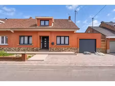 saintes - superbe villa de 6 ch. rénovée + jardin - peb b+