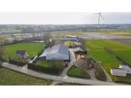 occasion d’investissement unique : terrain exclusif avec inf
