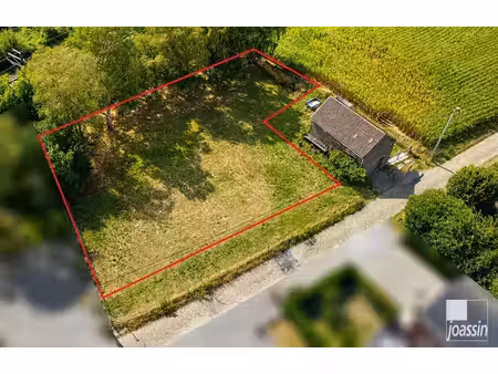 beau terrain de 1.209 m².