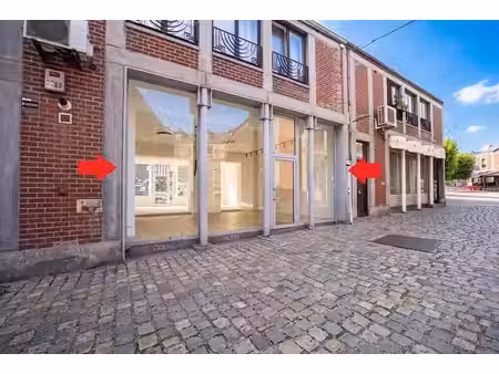 belle surface commerciale rénovée -2 entrées sur 2 rues!