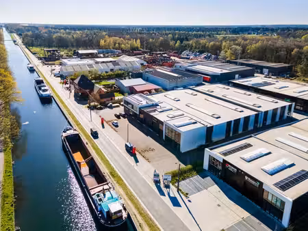 espace de stockage de 375m²