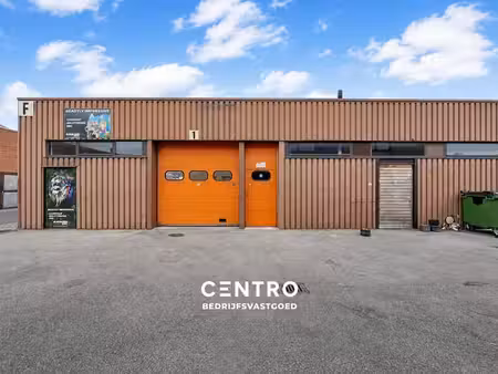 goed gelegen loods/werkplaats (ca.130m2) met sectionaalp...