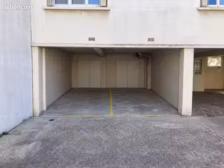 parkings et local stockage
