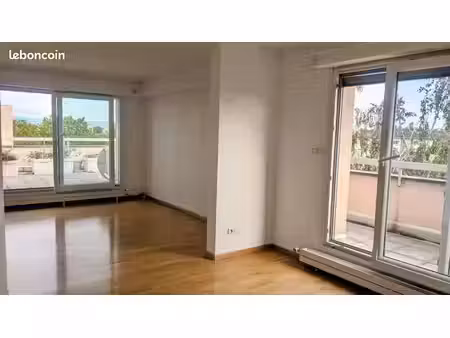 1070 euros - appartement 3-4 pièces 102m2 - en attique 5e étage - terrasse 64 m2 - schilti