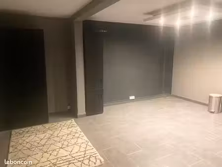25 m² – local / réserve / espace de stockage partagé – centre aix-en-provence