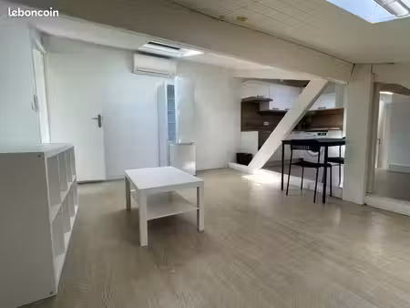 « t3 de 78m² » très bon état avec clim 789 charges comprises