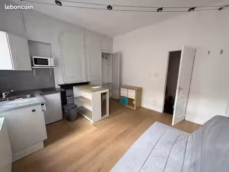 studio meublée en parfait état au pied du métro gambetta