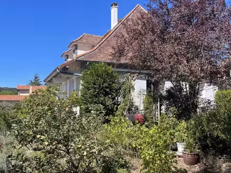 trélissac  belle maison de caractère sur un terrain plat