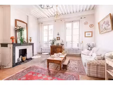 appartement de charme 5 pièces -140.30 m2 - 4ème étage avec ascenseur