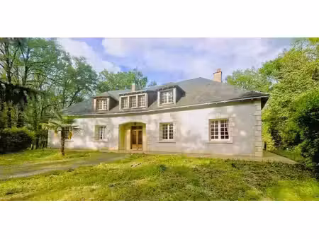 grande propriété dans son parc arboré à 45 minutes de tours