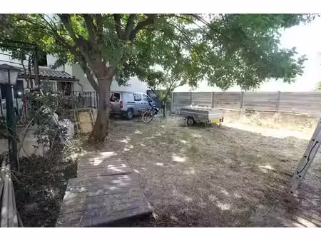 nimes proche centre ville immeuble de 278.91 m2 ( 2 appartements) avec jardin  2 garages e