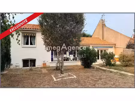 luçon centre  maison familiale de 140m2 environ avec 5 chambres  jardin et garage.