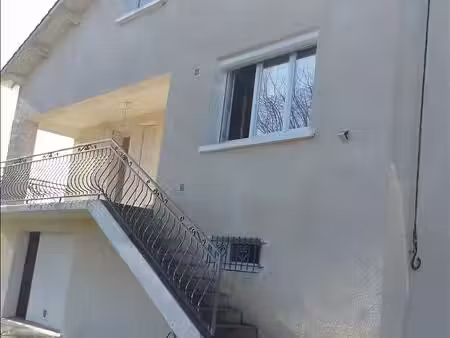 maison - 95 m2 - 4 pièces - non meublé