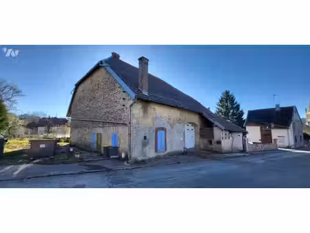 ancienne maison à usage d’habitation offrant un remarquable potentiel de rénovation et d’a