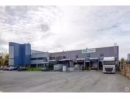 location entrepôt 2160m²