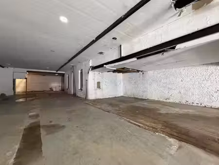 spacieux entrepôt de 600m² + bureaux