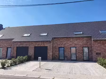 maison 2 façades avec terrasse jardin parking et garage