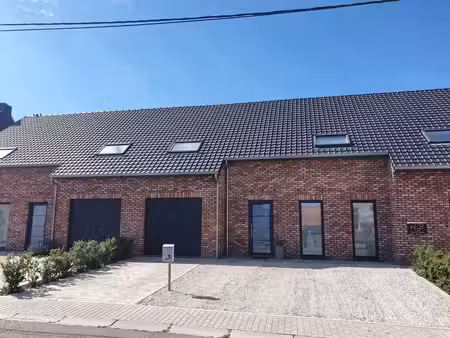 maison 2 façades avec terrasse jardin parking et garage