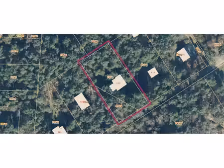 terrain à bâtir en zone résidentielle  dans un environnement