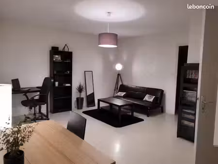 appartement 2 pièces 47 m2 - 570 euros