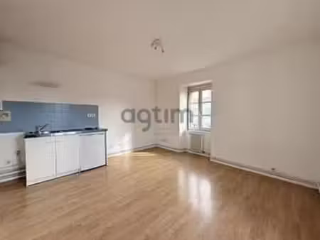 location appartement t1 à la roche-sur-yon centre ville (85000) : à louer t1 / 34m² la roc