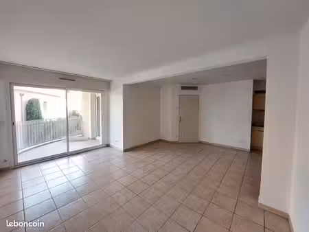 appartement 2 pièces 64 m²