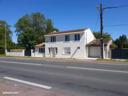 maison située sur l'axe saintes rochefort  lieu dit rulon
