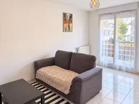 t2 meublé rénové et lumineux – 2 balcons  parking – rumilly
