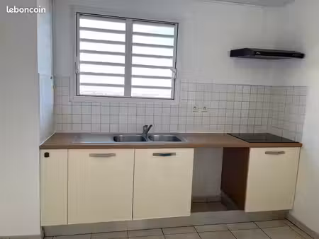 location appt f2 - piscine privée - local vélo moto fermé - parking sécurisé - vue mer