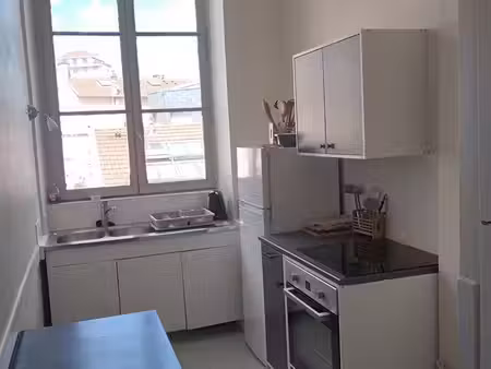 appartement f2 en meublé dans immeuble ancien