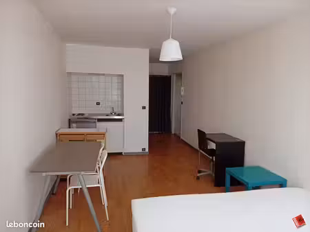 studio 1 pièce 27 m²