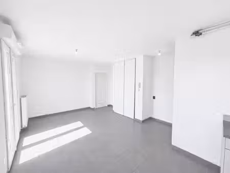 appartement t3 de 55 m2 avec un garage et deux balcons