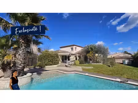 jolie villa avec vue