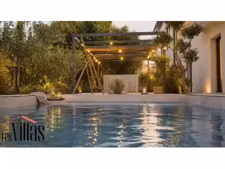 villa contemporaine d'exception avec piscine et vue sur le c