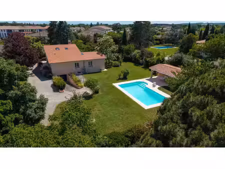 maison avec dépendance et piscine