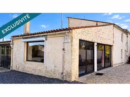 maison en pierre  possibilité 3 chambres.
