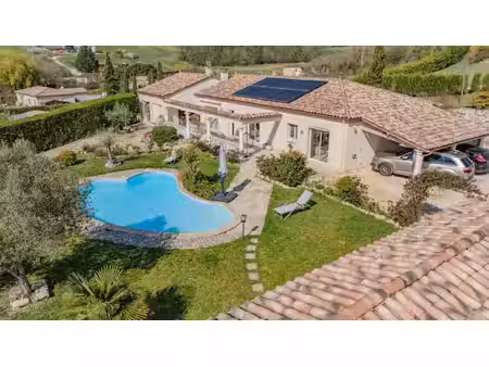 villa spacieuse  jardin arboré  piscine