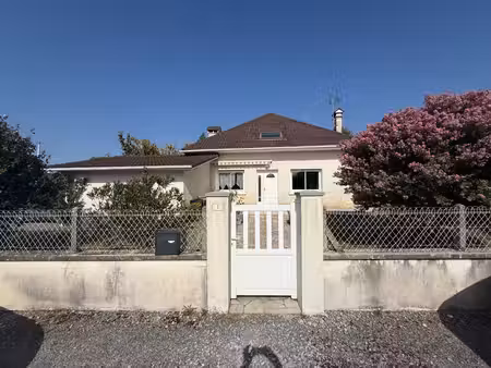 villa sur 2 niveaux et terrain clos