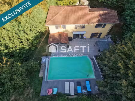 belle maison avec piscine sans vis à vis