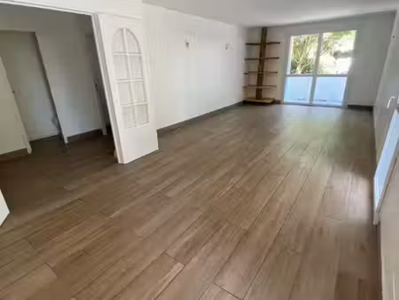 proximité vaux le penil