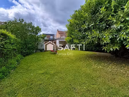 maison individuelle avec 1 295 m² de terrain arboré